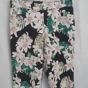 Time and Tru Women's Large Bright Colorful Floral Capri Pants‎ READ for Sizing